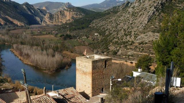 Este es el pueblo rural que se vende en Cataluña, Camarasa