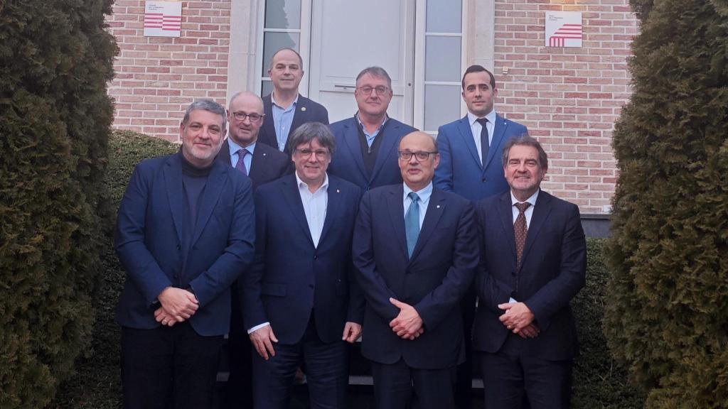 Imagen de la delegación de la Cecot con Carles Puigdemont
