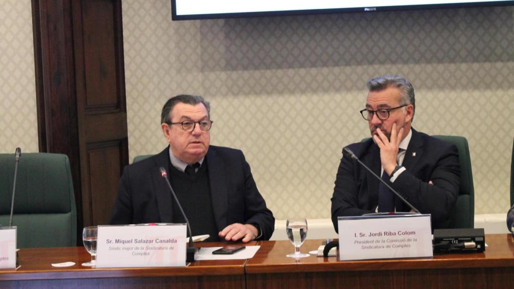 El síndico mayor de la Sindicatura de Cuentas, Miquel Salazar (a la izquierda), junto al presidente de la Comisión de la Sindicatura de Comptes en el Parlament, Jordi Riba