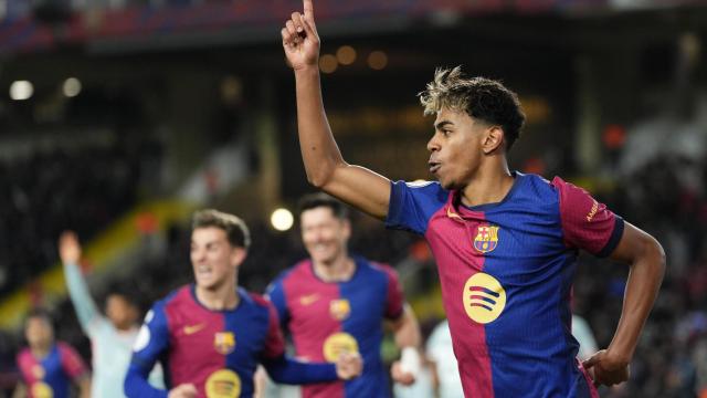 Lamine Yamal celebra el gol de Robert Lewandowski contra el Atlético de Madrid