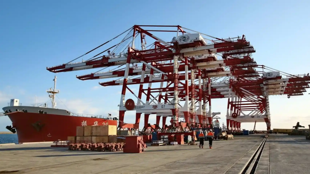 Un muelle de descarga del Puerto de Barcelona operado por Tercat