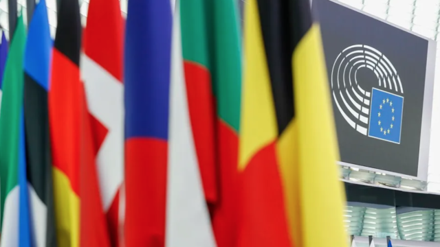 Vista de las banderas de los Estados Miembros en el Parlamento Europeo en Estrasburgo, Francia, en una imagen de archivo