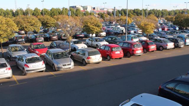 Un parking de coches