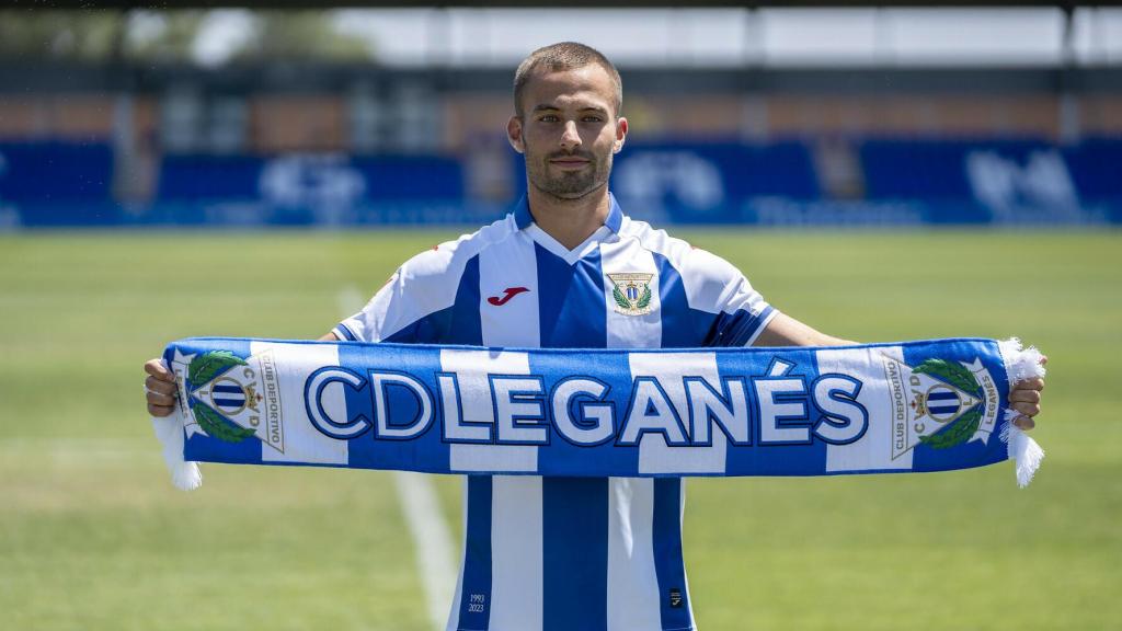 Imagen de archivo de Enric Franquesa con la camiseta del Leganés