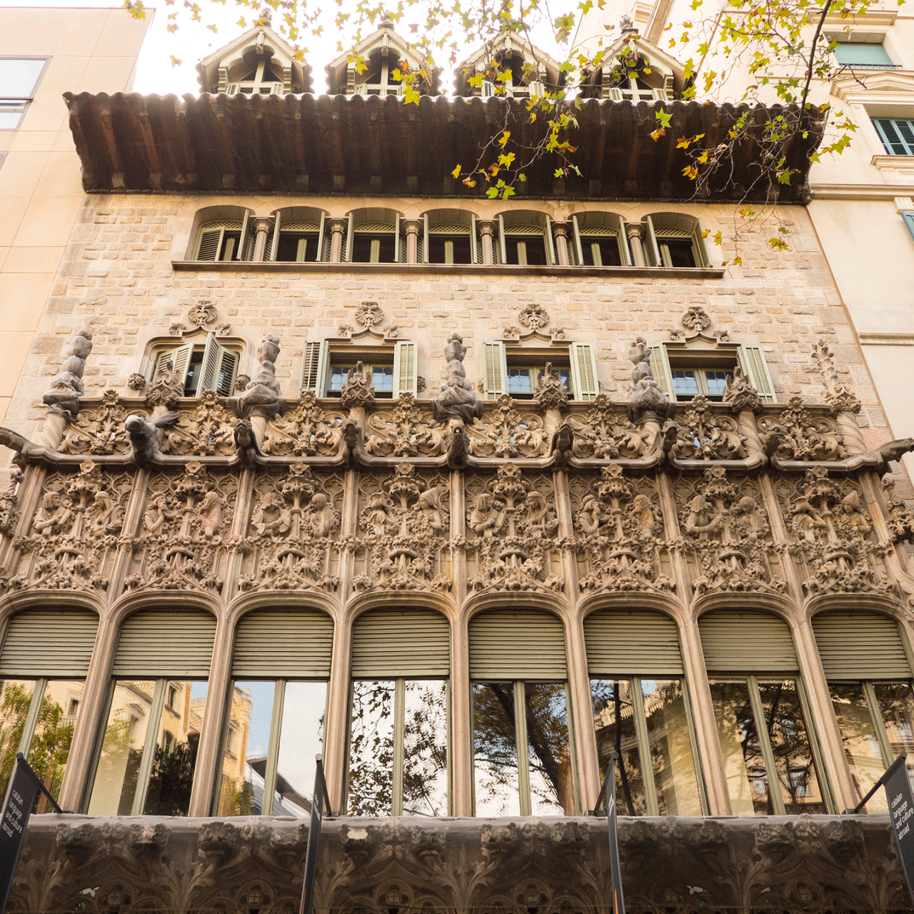 Fachada del Palacio de Baró de Quadras