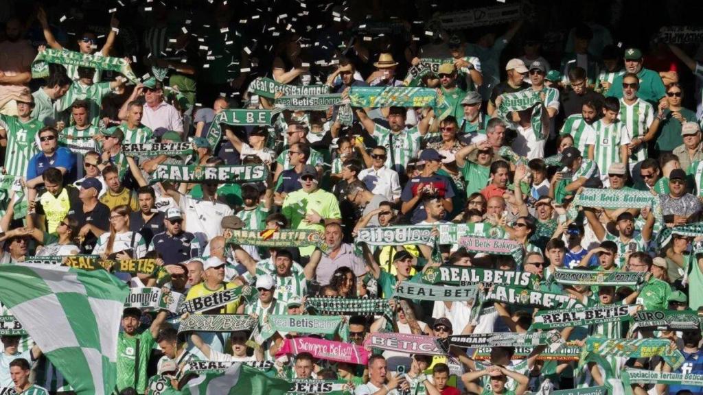 Aficionados del Betis en el Villamarín