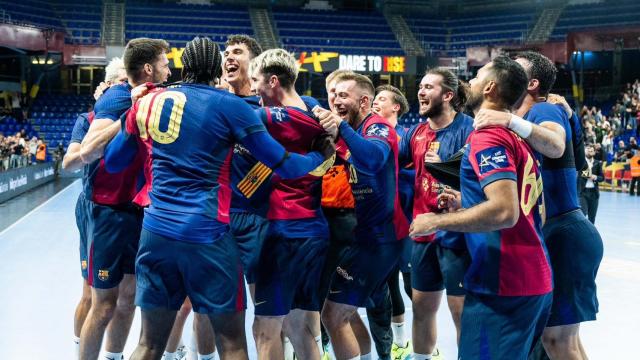 La euforia del Barça de balonmano festeja una victoria en el Palau