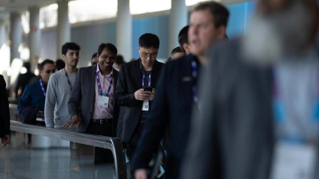 Imagen de archivo de un grupo de congresistas en el Mobile World Congress