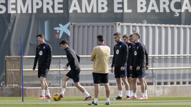 Los jugadores del Barça, dirigido por Hansi Flick, entrenan antes del partido contra la Real Sociedad