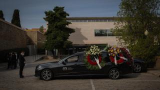 Un coche fúnebre en el tanatorio de Les Corts