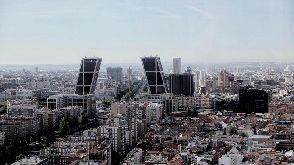 Vista de las Torres Kio desde el Espacio Caleido