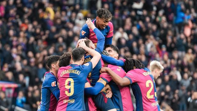 Todos los jugadores del Barça celebran un gol contra la Real Sociedad