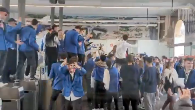 Acto vandálico de grupos de comparsas de carnaval en la estación de Vilanova (Barcelona), cerrada durante 40 minutos