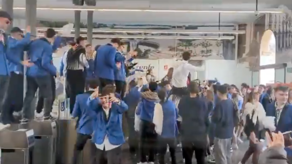 Acto vandálico de grupos de comparsas de carnaval en la estación de Vilanova (Barcelona), cerrada durante 40 minutos