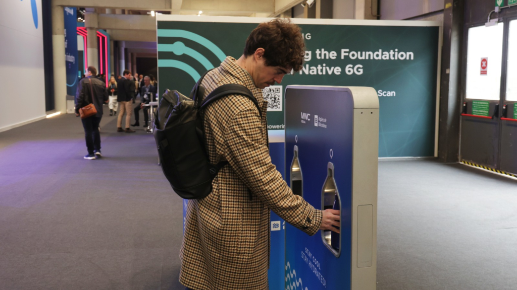 Aigües de Barcelona instala 30 fuentes para garantizar la hidratación sostenible en el Mobile