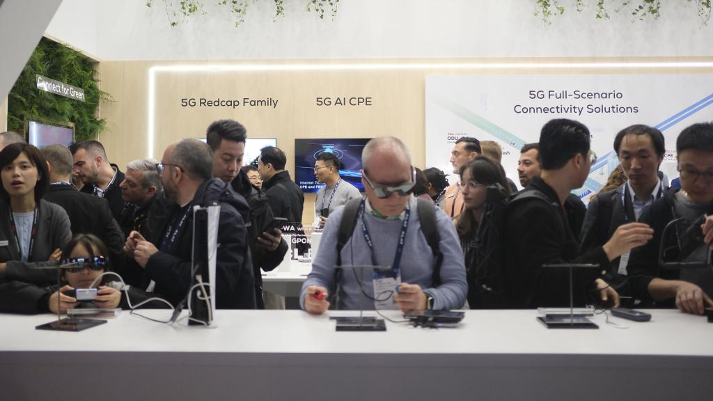 Imatge d'un grup de congressistes al Mobile World Congress