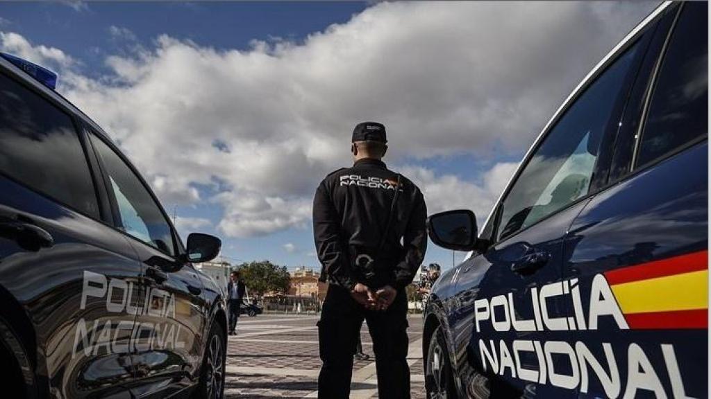 Un agente de la Policía Nacional