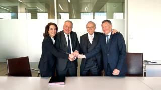 De izq. a dcha., Estelle Brachlianoff, CEO de Veolia; Antoine Frérot, presidente de Veolia; Isidro Fainé, presidente de CriteriaCaixa; y Ángel Simón, consejero delegado de CriteriaCaixa / CRITERIA