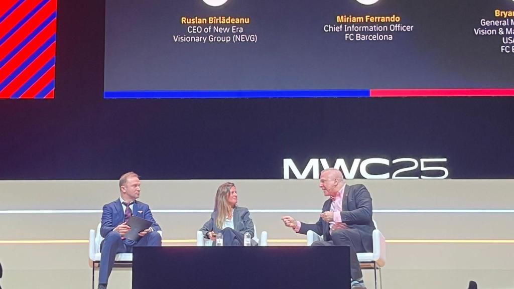 Ruslan Birladeanu, Miriam Ferran y Bryan Bachner, en el Mobile World Congress