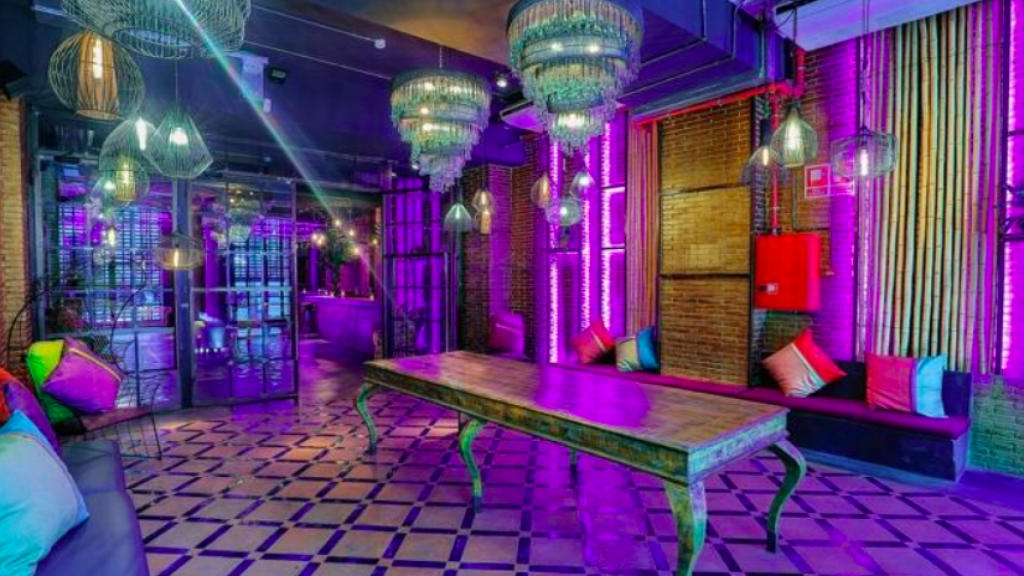Imatge de la taula de pòquer del Dollhouse Barcelona