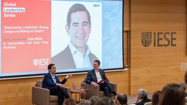 Imagen de la intervención del presidente de BBVA, Carlos Torres, en IESE / BBVA