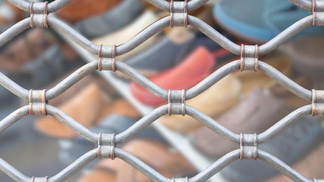 Montaje tras la histórica tienda de Palamós