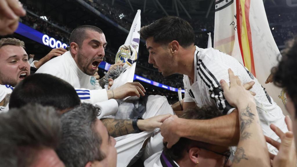 Brahim Díaz celebra con la grada del Bernabéu su gol en el Real Madrid-Atlético