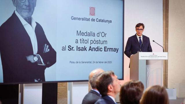 El presidente de la Generalitat, Salvador Illa, en el homenaje póstumo a Isak Andic