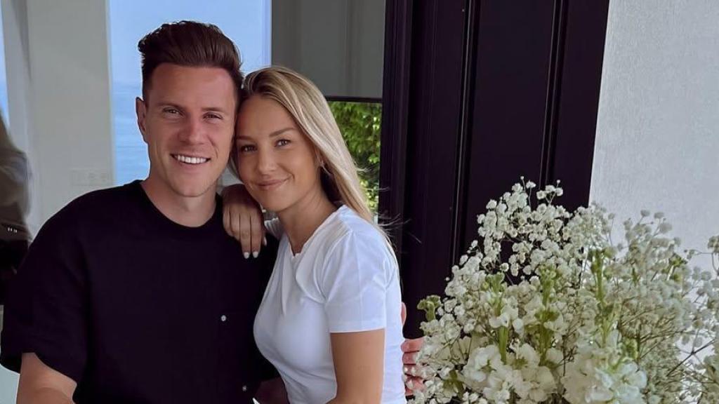 Ter Stegen posa junto a su mujer, Daniela Jehle, el 30 de abril de 2024, casi un año antes de separarse