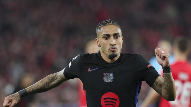 Raphinha celebra eufórico su gol contra el Benfica en la Champions League