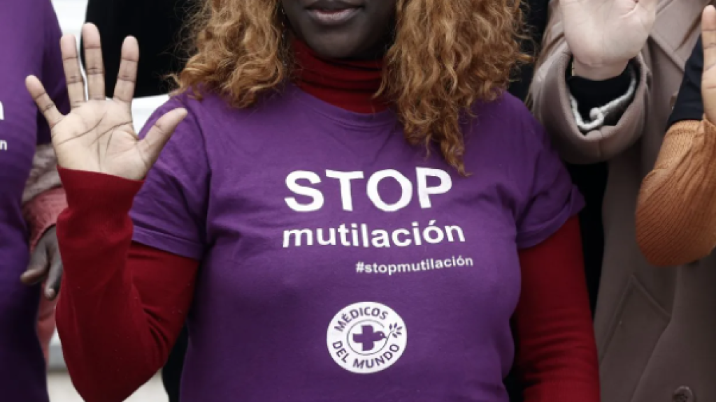 Acción promovida por Médicos del Mundo contra la mutilación genital femenina