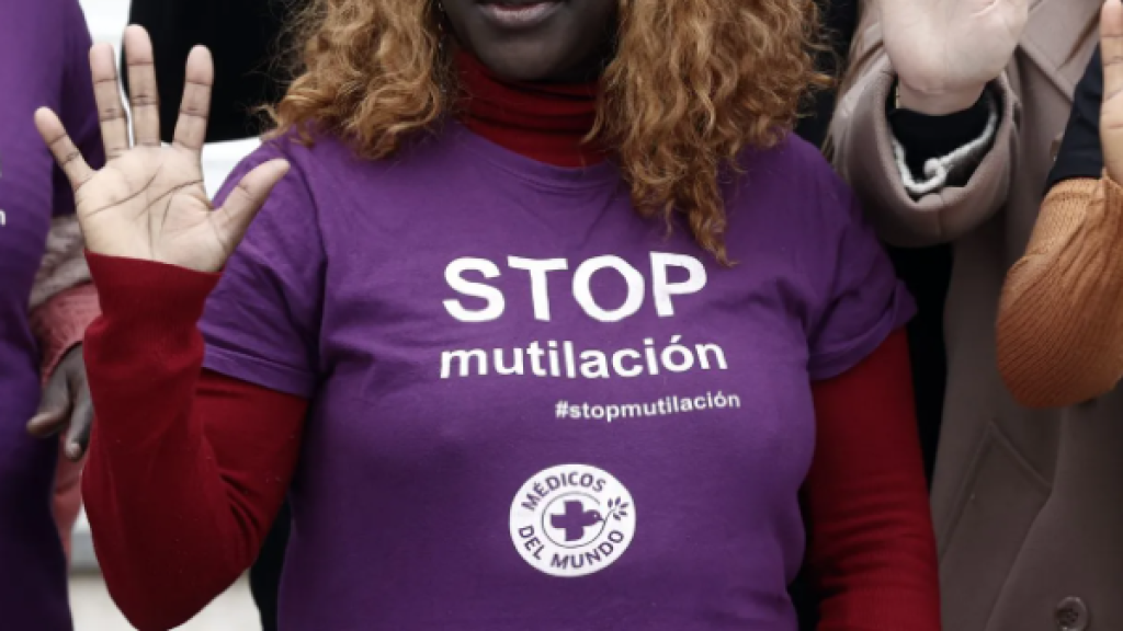 Acción promovida por Médicos del Mundo contra la mutilación genital femenina