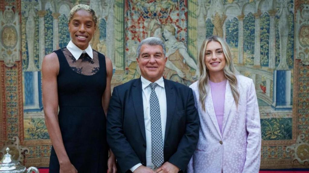 Yulimar Rojas, Joan Laporta y Alexia Putellas, en una entrega de premios