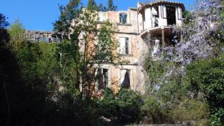 La misteriosa masía catalana del siglo XV que guarda una capilla neogótica en su interior: suceden fenómenos paranormales