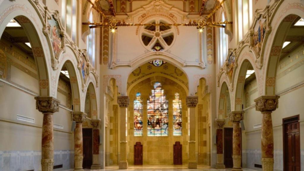 La joya modernista oculta a media hora de Barcelona, la antigua Caixa d'Estalvis de Sabadell