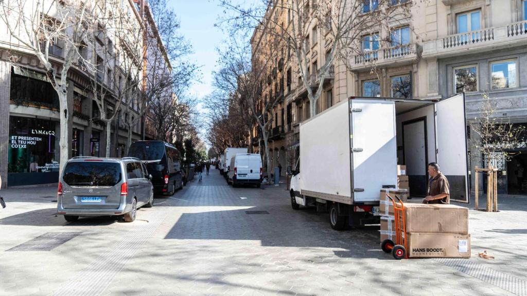 Cotxes i furgonetes de càrrega i descàrrega a Consell de Cent