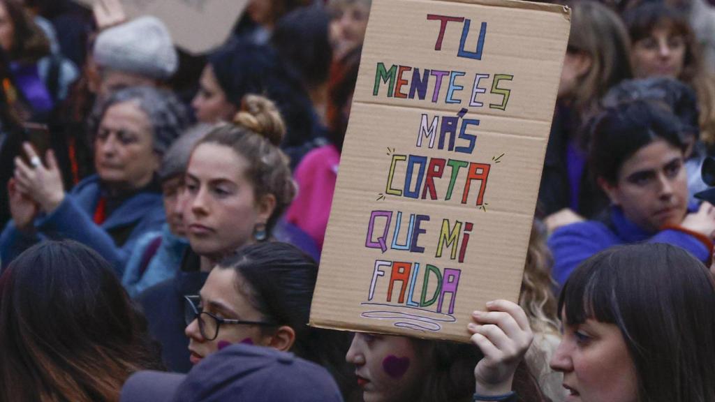 BARCELONA, 08/03/2025.-Vista de la manifestación de la Asamblea 8M, con el lema Los cuidados sostienen la vida, exigimos derechos y corresponsabilidad para vivir con justicia y libertad que trascurre este sábado por las calles de Barcelona