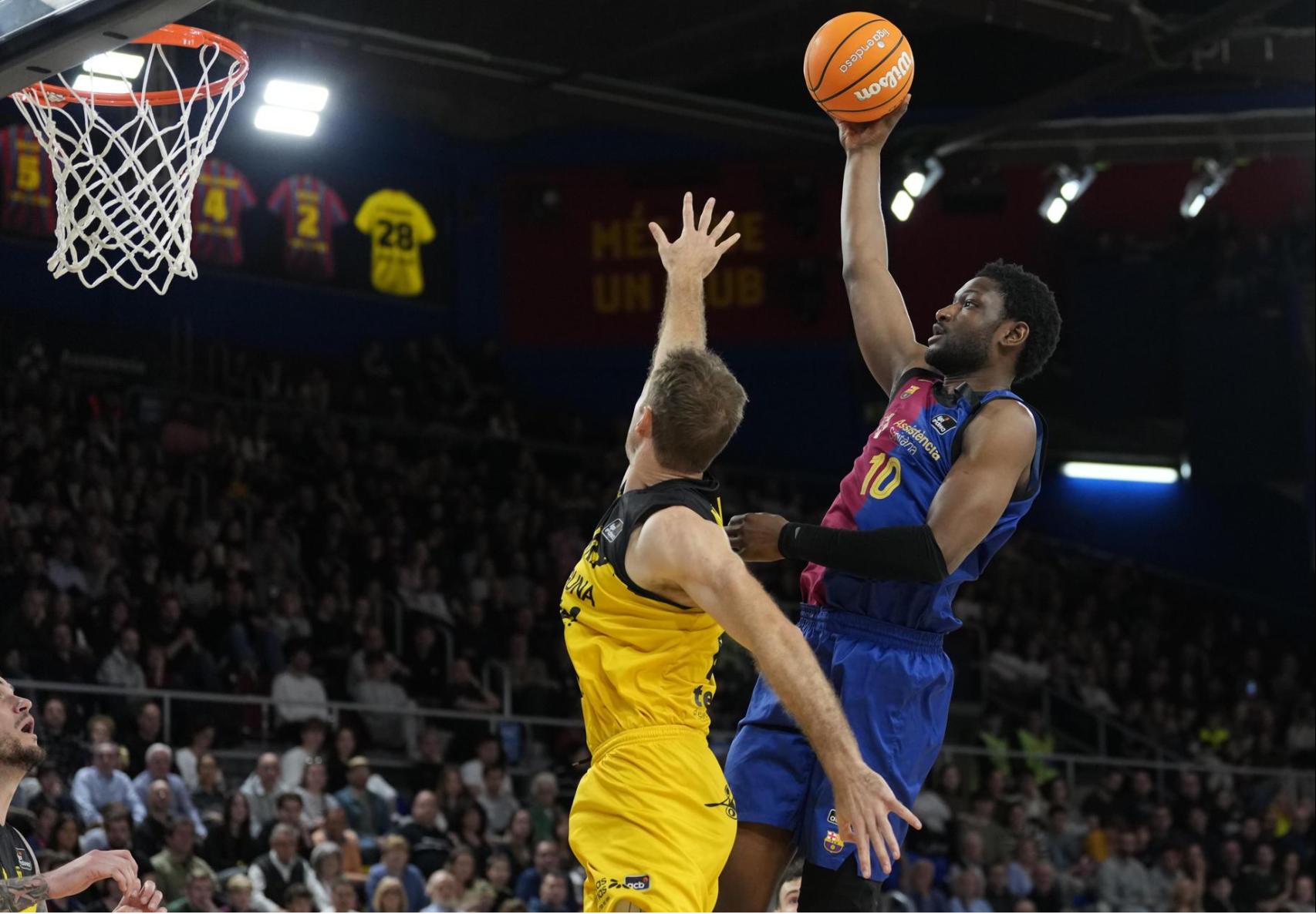 Metu lanza a canasta ante Tenerife