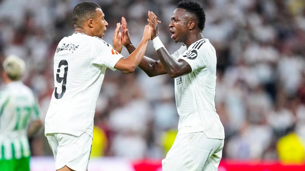Mbappé y Vinicius celebran un gol del Real Madrid