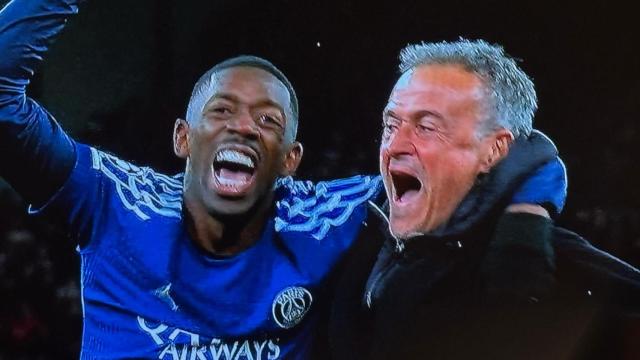 La alegría de Dembelé y Luis Enrique tras superar al Liverpool en Anfield