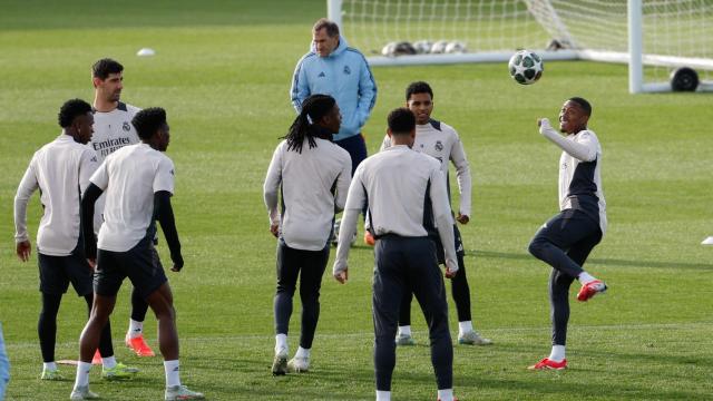 Los jugadores del Real Madrid se entrenan en la previa del duelo de Champions League contra el Atlético
