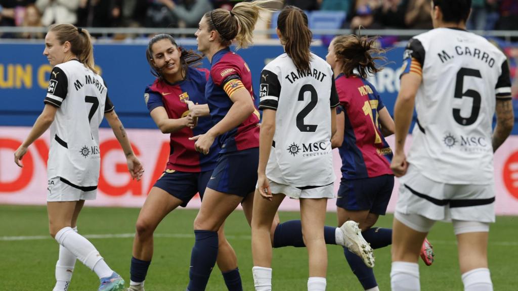 Kika Nazareth y Alexia Putellas celebran un gol del Barça Femenino contra el Valencia