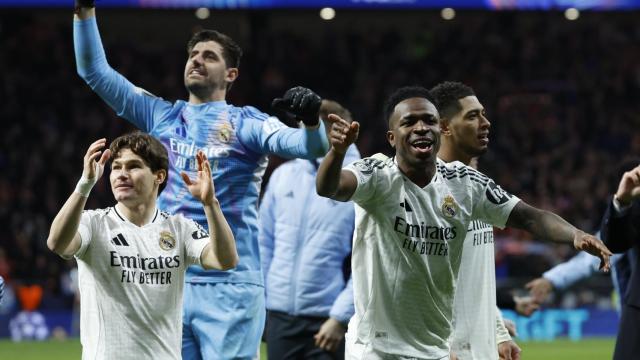 Vinicius lidera la celebración del Real Madrid en el campo del Atlético
