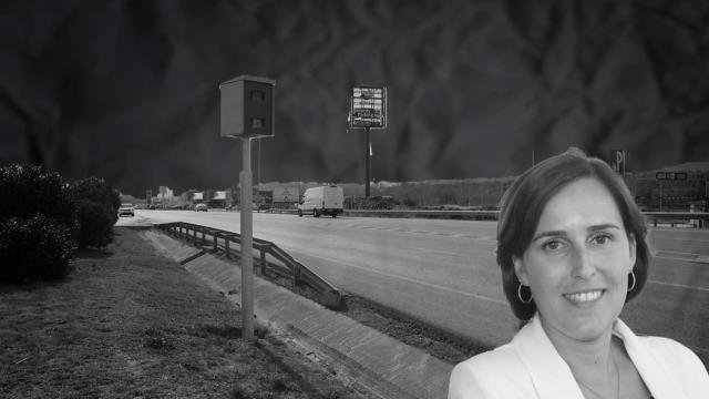 La alcaldesa de La Jonquera, Míriam Lanero, y el radar de la N-II, el más sancionador de Cataluña