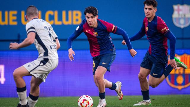 Toni Fernández, en un partido del Barça B contra el filial del Osasuna