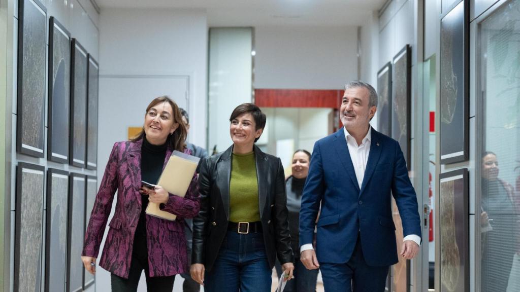 Sílvia Paneque, 'consellera' de Territori, Isabel Rodríguez, ministra de Vivienda, y Jaume Collboni, alcalde de Barcelona