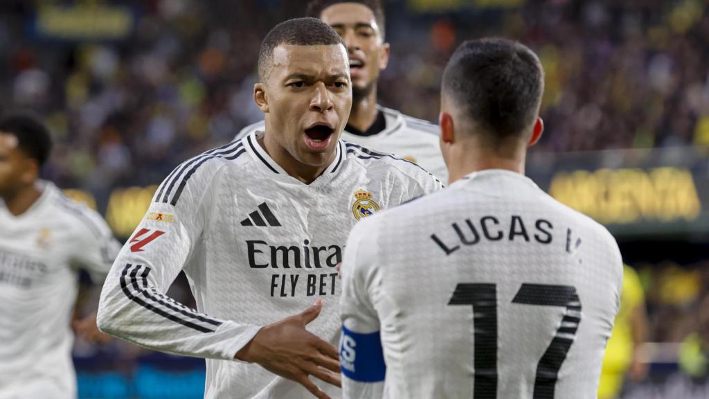 Kylian Mbappé celebra su doblete en el Villarreal-Real Madrid con Lucas Vázquez