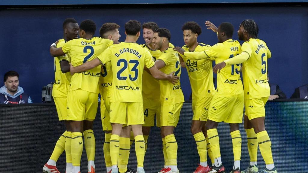 Los jugadores del Villarreal celebran el gol de Juan Foyth contra el Real Madrid
