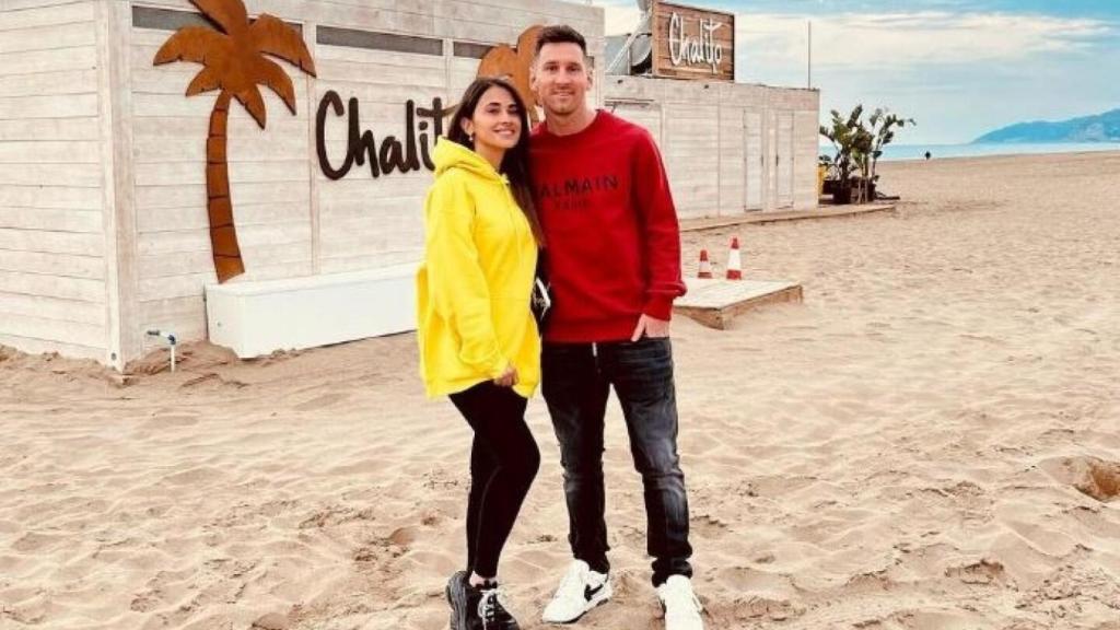 Leo Messi y Antonella Roccuzzo, en el Chiringuito Chalito de Castelldefels