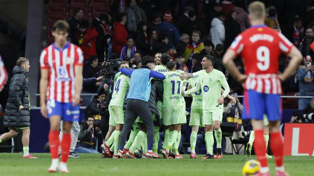 Los jugadores del Barça eufóricos celebran la victoria ante el Atlético